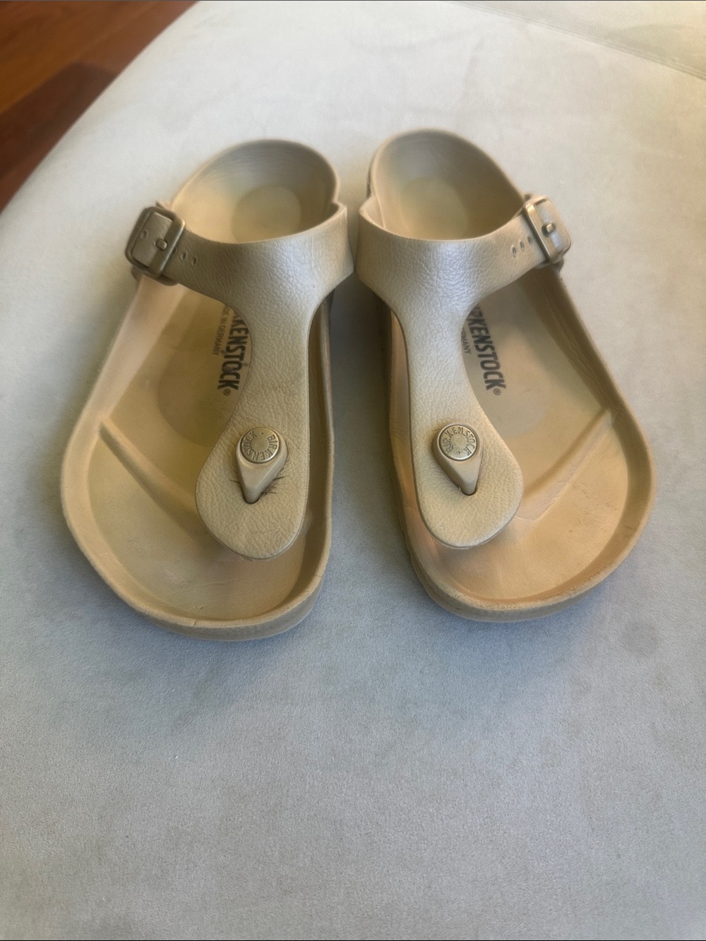Birkenstock Women’s Thong Sandals in Light Beige